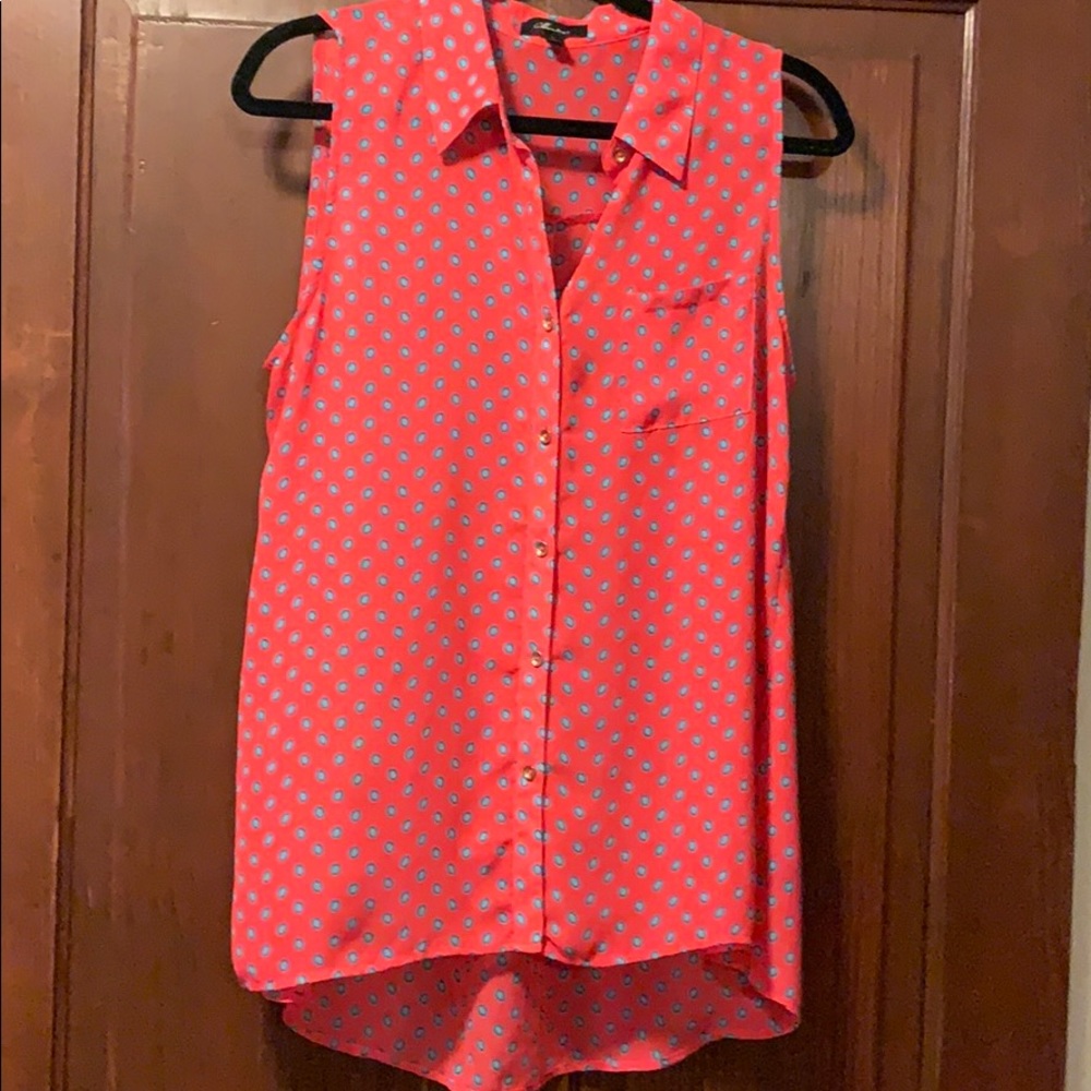 ✨5 for $20✨ Sleeveless button-up top